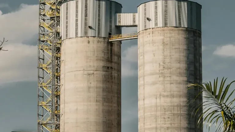 Solving False Echoes in Tall, Narrow Silos with 80 GHz Radar